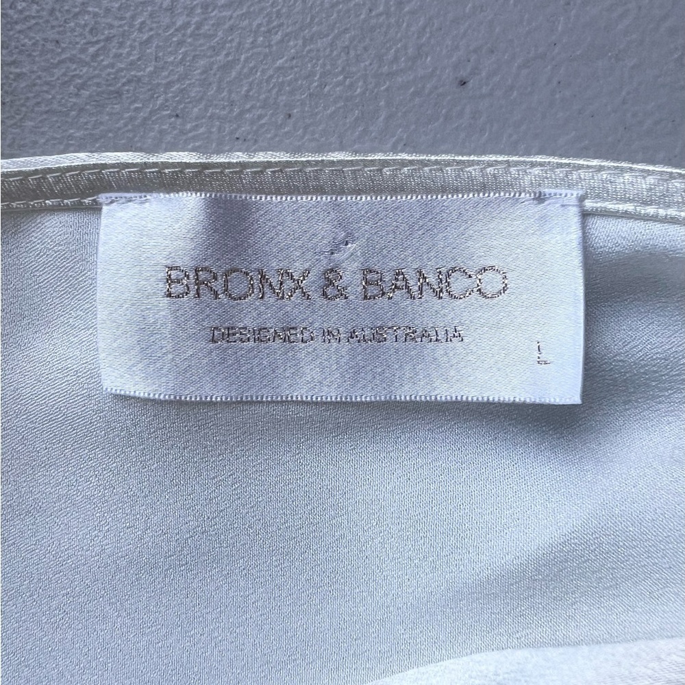 Bronx And Banco One Sleeve Cut Out Bridal Gown Size Large - Picture 9 of 10